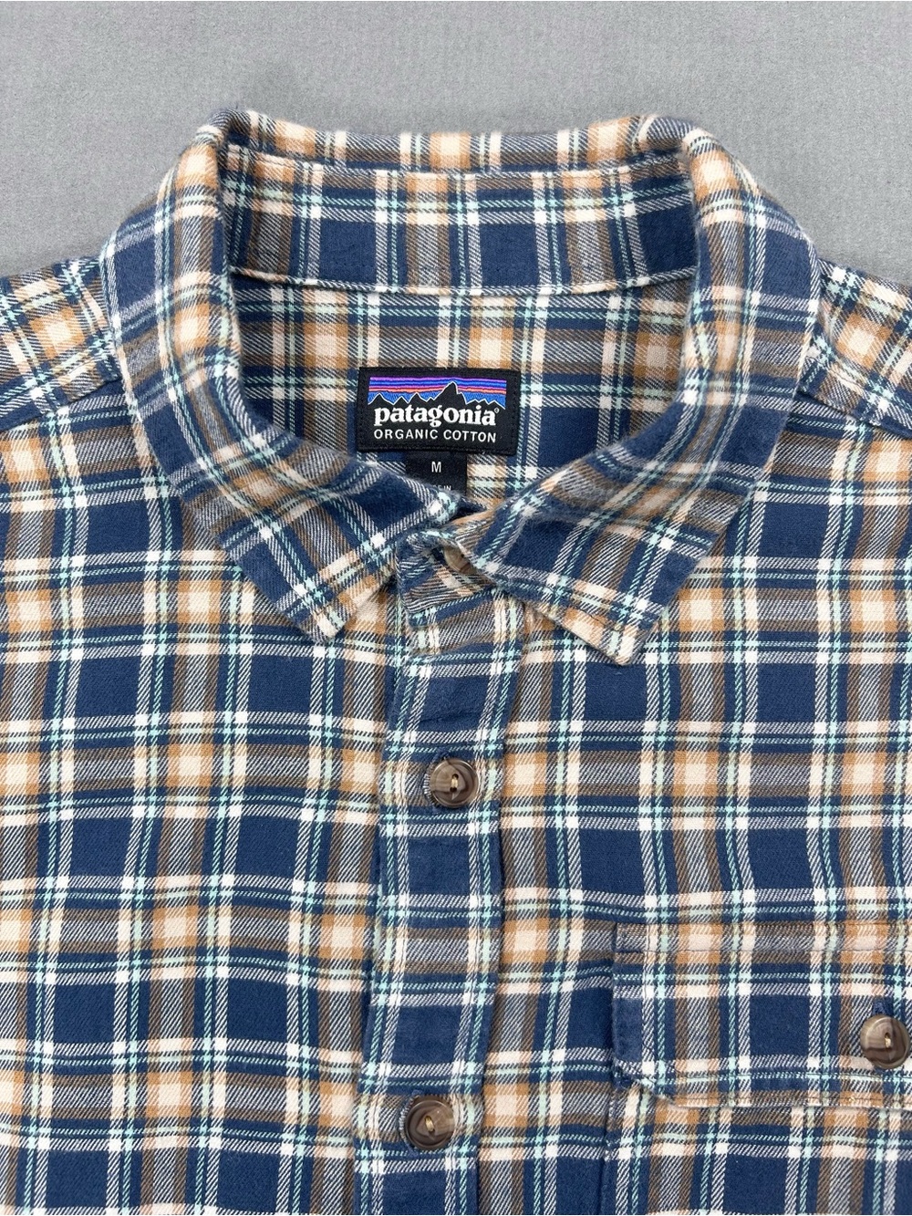 Patagonia Button Up Shirt Men’s Medium Fjord Flannel Organic Cotton Plaid Blue